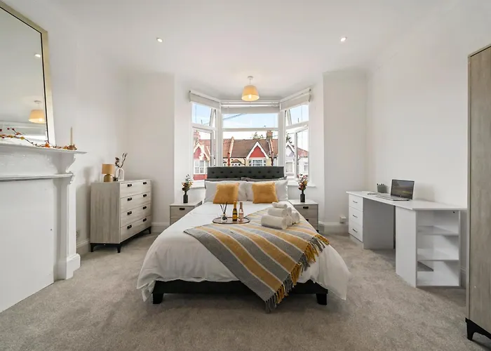 Award Winning 2025 - Wembley Luxury Apartment 2Br Stay Next To Stadium Plus Free Parking